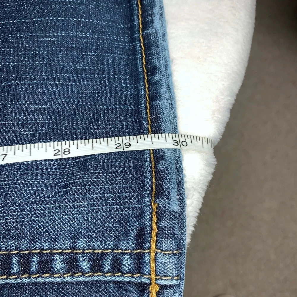 Silver jeans Tuesday style 28/31 dark wash minimal
Distressing wide leg - Picture 9 of 9